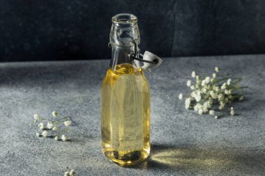Soğuk Tazeleyici Tatlı Yaşlı Çiçek Şişe İçinde Basit Şurup