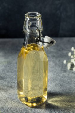 Soğuk Tazeleyici Tatlı Yaşlı Çiçek Şişe İçinde Basit Şurup