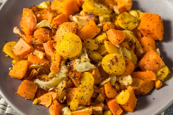 Υγιή Ψημένα Λαχανικά Πατάτας Παστινάκια Και Καρότα — Φωτογραφία Αρχείου