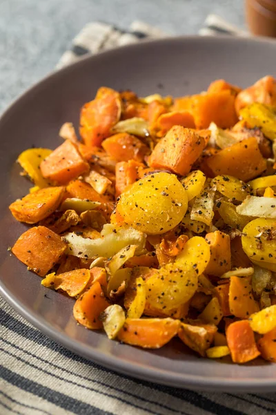 Vegetais Raiz Batata Assados Saudáveis Com Pastinagas Cenouras — Fotografia de Stock