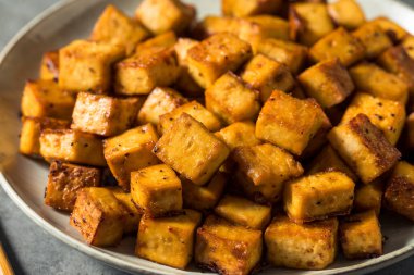 Sağlıklı ev yapımı Çıtır Asyalı Tofu Yemeye Hazır