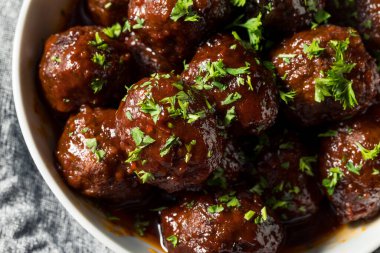 Ev yapımı ızgara Crockpot Köfteler Kasede