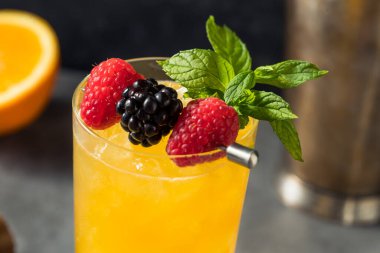 Meyveli ve naneli Sherry Tazeleyici Meyveli Turta