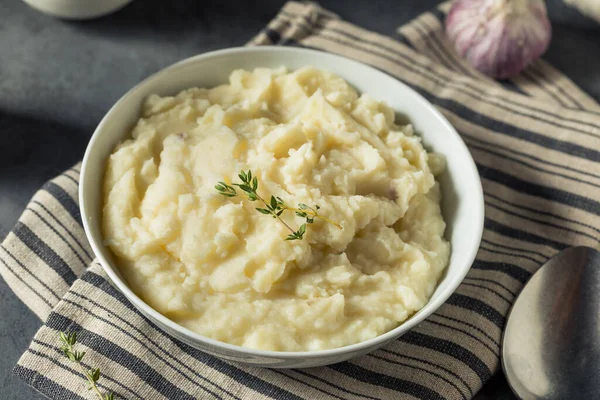 Romige Huisgemaakte Knoflook Aardappelpuree Met Boter — Stockfoto