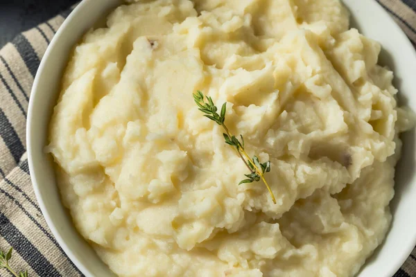 Kremowe Domowe Czosnek Puree Ziemniaczane Masłem — Zdjęcie stockowe
