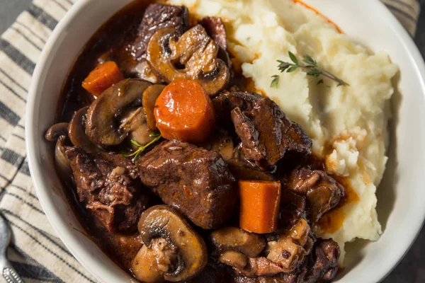 Carne Res Francesa Casera Bourguignon Guiso Con Puré Papas — Foto de Stock