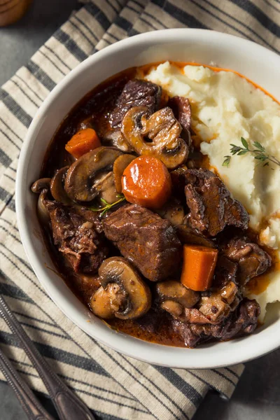 Carne Res Francesa Casera Bourguignon Guiso Con Puré Papas — Foto de Stock