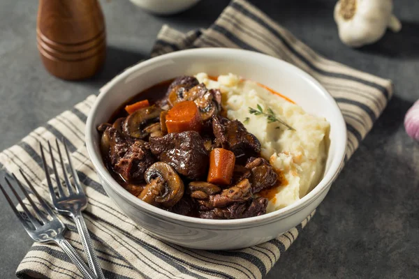 Carne Res Francesa Casera Bourguignon Guiso Con Puré Papas — Foto de Stock