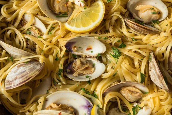 Zelfgemaakte Gezonde Linguini Mosselen Met Saus Peterselie — Stockfoto