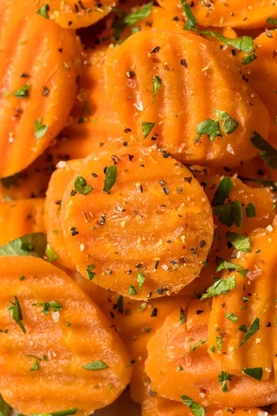 Hausgemachte Gesunde Gedämpfte Karottenchips Mit Salz Und Pfeffer — Stockfoto