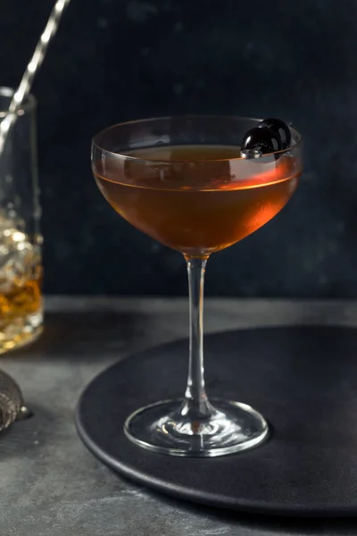 Boozy Refreshing Bourbon Manhattan Cocktail Cherry Garnish — 스톡 사진