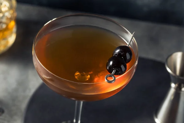 Boozy Refresh Bourbon Manhattan Cocktail Cherry Garish — стокове фото
