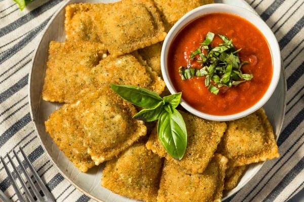 Homemade Fried Raviolis Basil Marinara Sauce — Stock Photo, Image