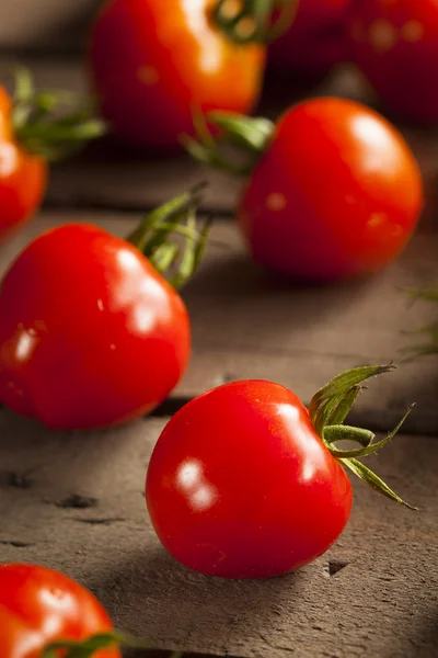 Tomates rojos ecológicos de cereza — Foto de Stock
