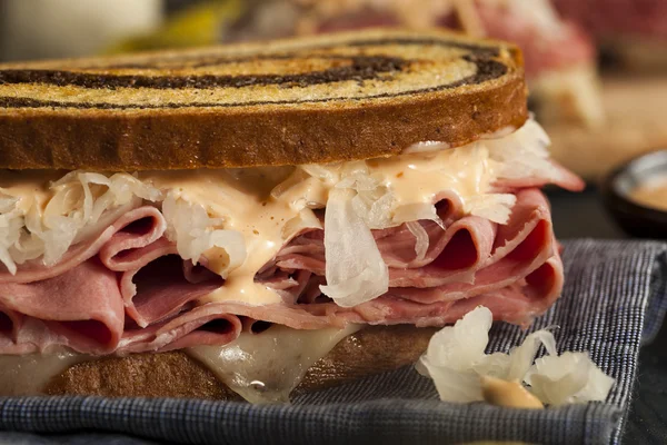 Domowe reuben sandwich — Zdjęcie stockowe