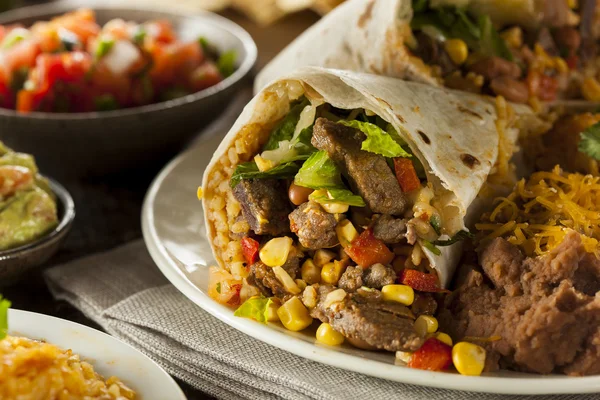 Burrito de carne gigante hecho en casa —  Fotos de Stock