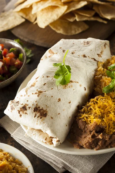 Burrito de carne gigante caseiro — Fotografia de Stock