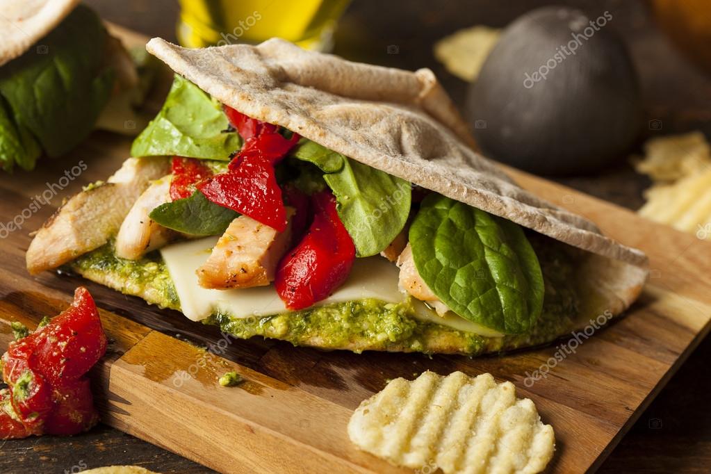 Healthy Grilled Chicken Pesto Flatbread — Stock Photo © bhofack2 52759903