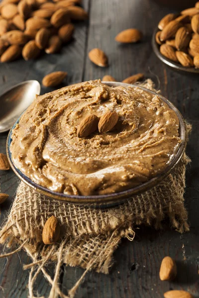 Mantequilla de almendra orgánica cruda — Foto de Stock