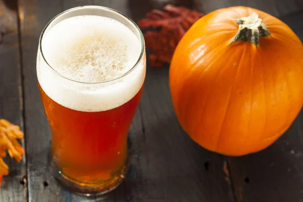 Frothy Orange Pumpkin Ale — Stock Photo, Image