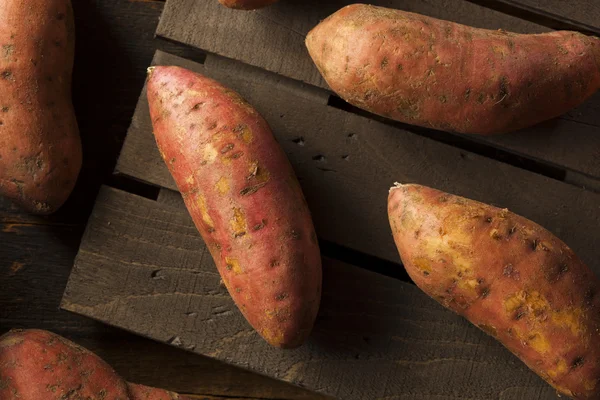 Organic Raw Sweet Potatoes — Stock Photo, Image