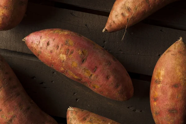 有机原料的甜土豆 — 图库照片