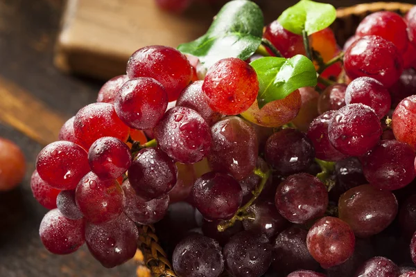 Organic Raw Red Grapes — Stock Photo, Image