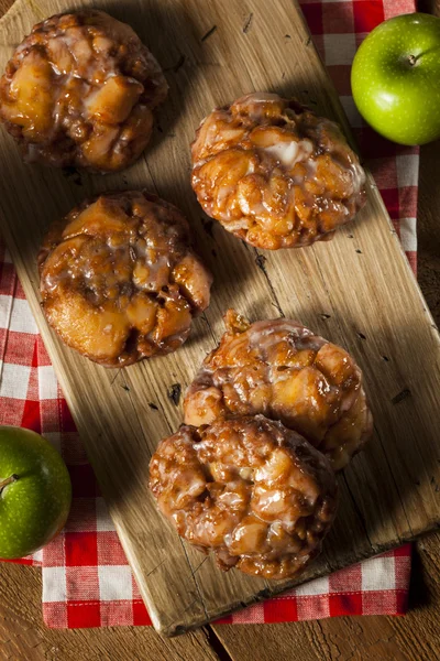 Fritters de manzana esmaltados caseros — Foto de Stock