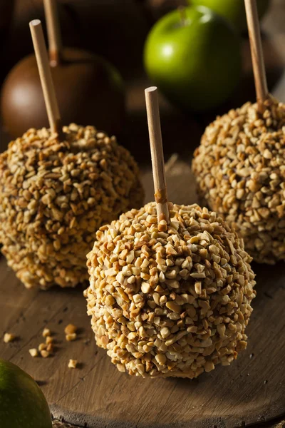 Homemade Taffy Apples with Peanuts — Stock Photo, Image