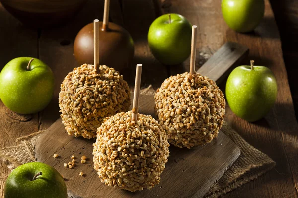 Домашні яблука з арахісом — стокове фото
