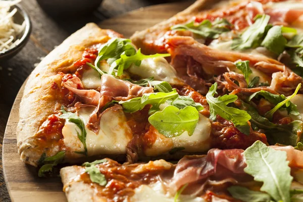 Prosciutto and Arugula Pizza — Stock Photo, Image