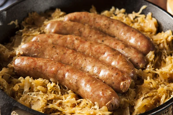 Roasted Beer Bratwurst with Saurkraut — Stock Photo, Image