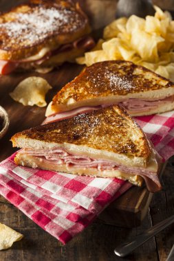 ev yapımı monte cristo sandviçi