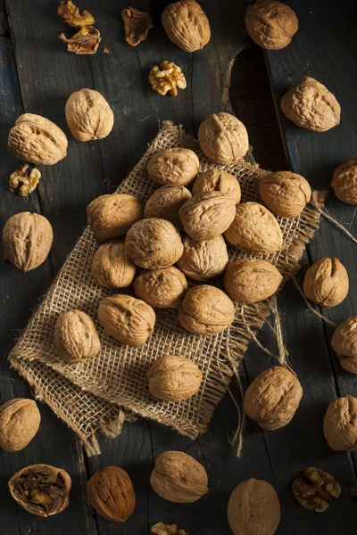 Raw Organic Whole Walnuts — Stock Photo, Image