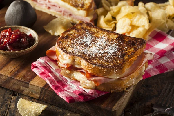 Hausgemachtes Monte Cristo Sandwich — Stockfoto