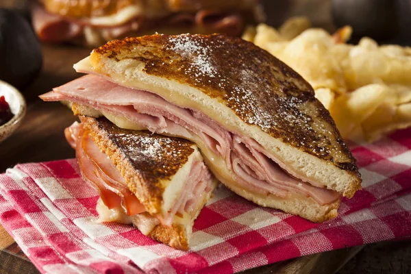 Домашний сэндвич Монте-Кристо — стоковое фото