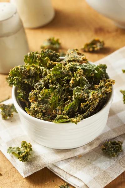 Homemade Green Kale Chips — Stock Photo, Image