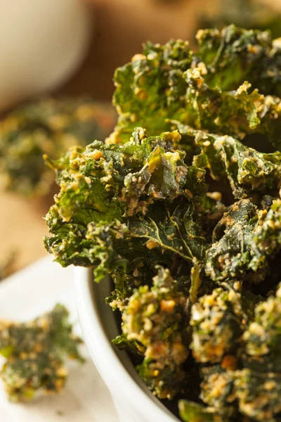 Homemade Green Kale Chips — Stock Photo, Image