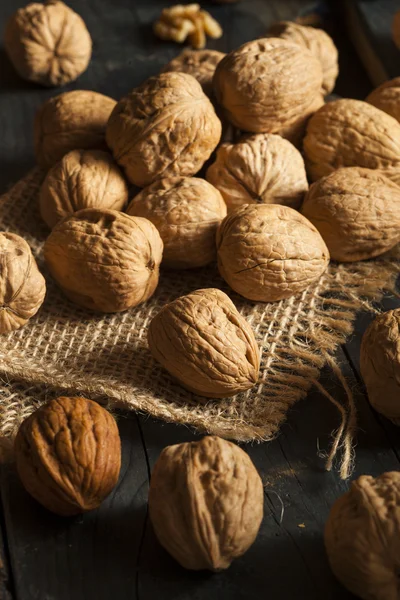 Raw Organic Whole Walnuts — Stock Photo, Image