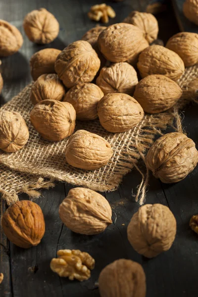 Raw Organic Whole Walnuts — Stock Photo, Image