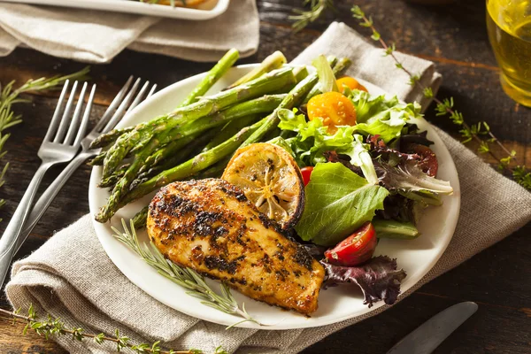 Pollo casero de limón y hierbas — Foto de Stock