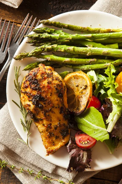 Homemade Lemon and Herb Chicken — Stock Photo, Image