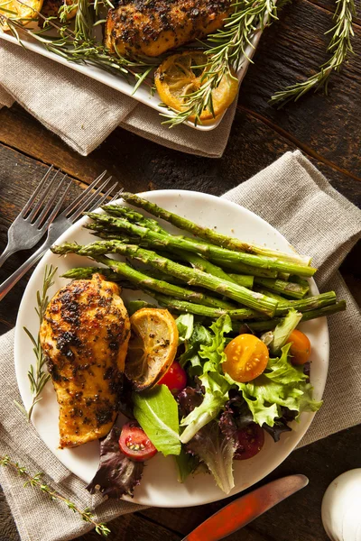 Homemade Lemon and Herb Chicken — Stock Photo, Image