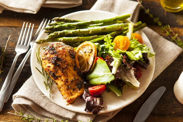 Homemade Lemon and Herb Chicken — Stock Photo, Image