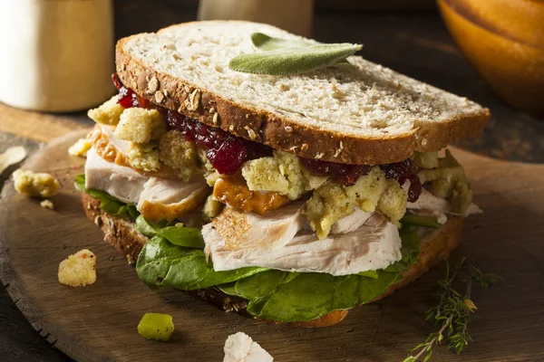 Sándwich casero de pavo de cena de Acción de Gracias — Foto de Stock