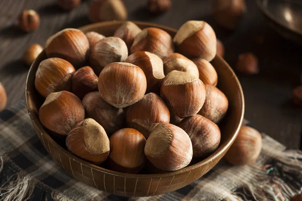 Raw Organic Whole Hazelnuts — Stock Photo, Image