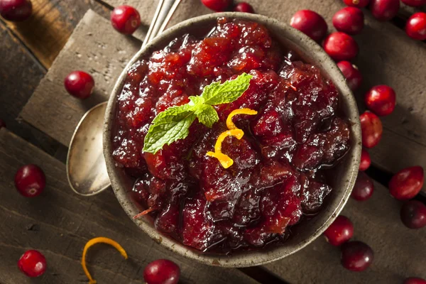 Hausgemachte rote Preiselbeersoße — Stockfoto