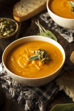 Ev yapımı sonbahar Butternut kabak çorbası