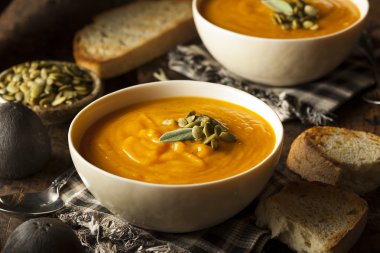 Ev yapımı sonbahar Butternut kabak çorbası