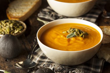 Ev yapımı sonbahar Butternut kabak çorbası